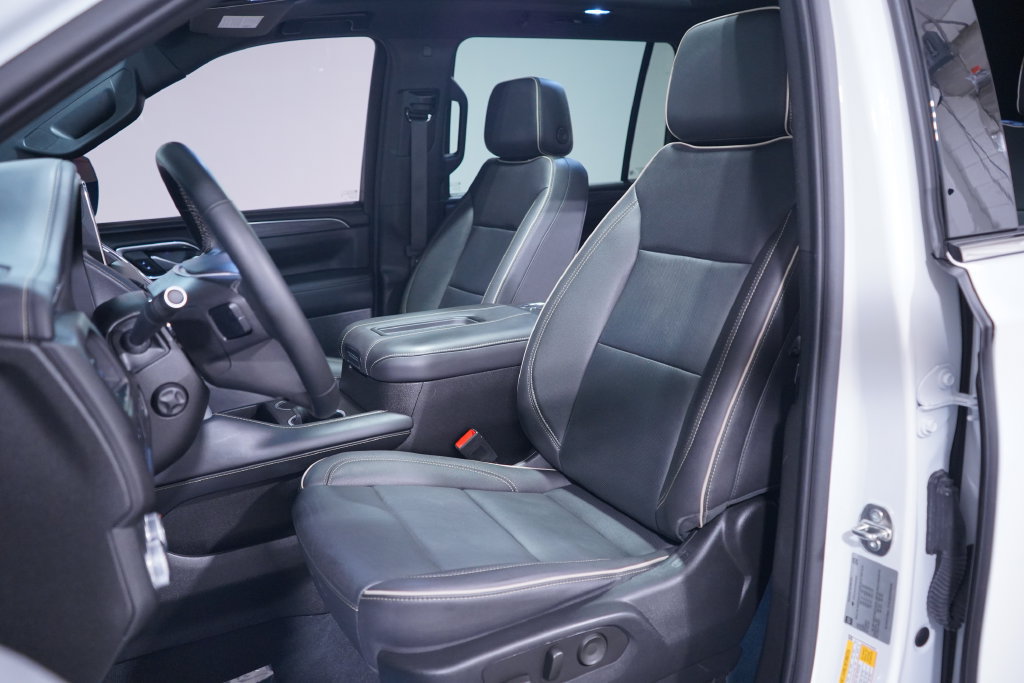 Used 2023 GMC Yukon XL SLT w/ SLT Luxury Package RWD image 8