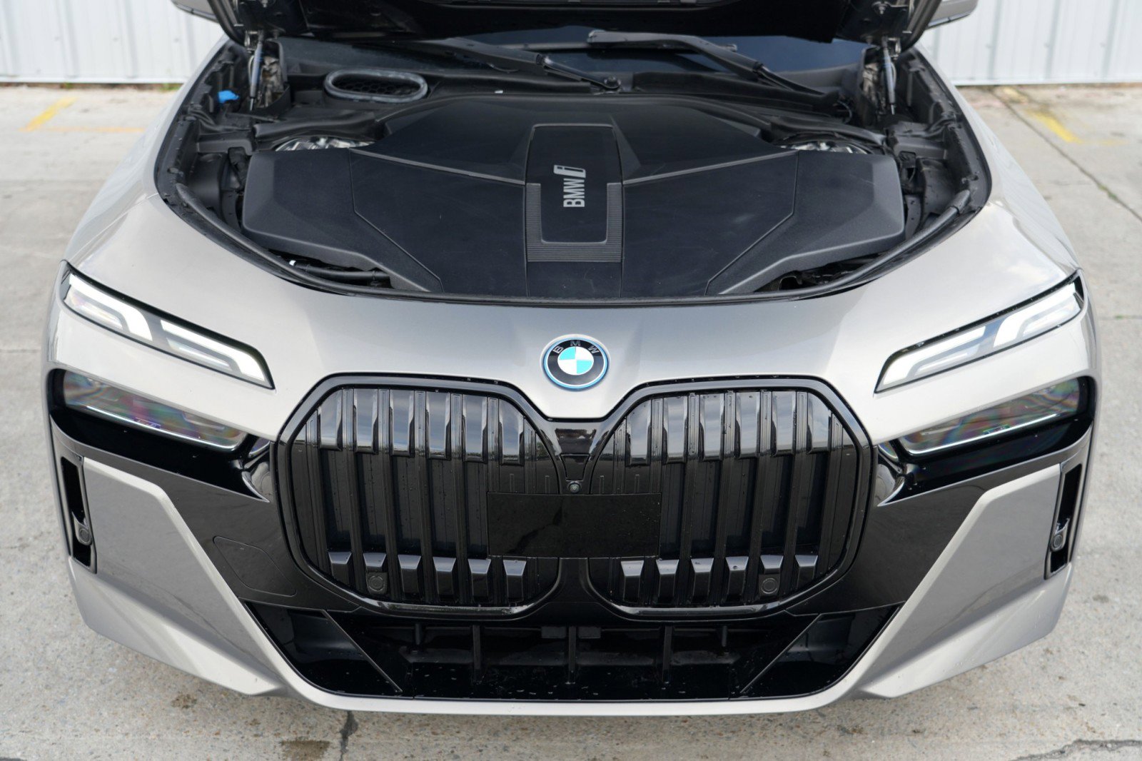 Used 2023 BMW i7 xDrive60 image 8