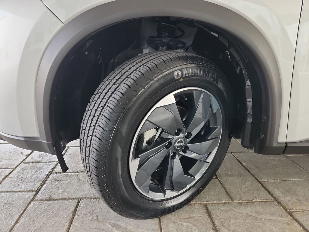 Used 2025 Nissan Rogue SV AWD/4WD image 30