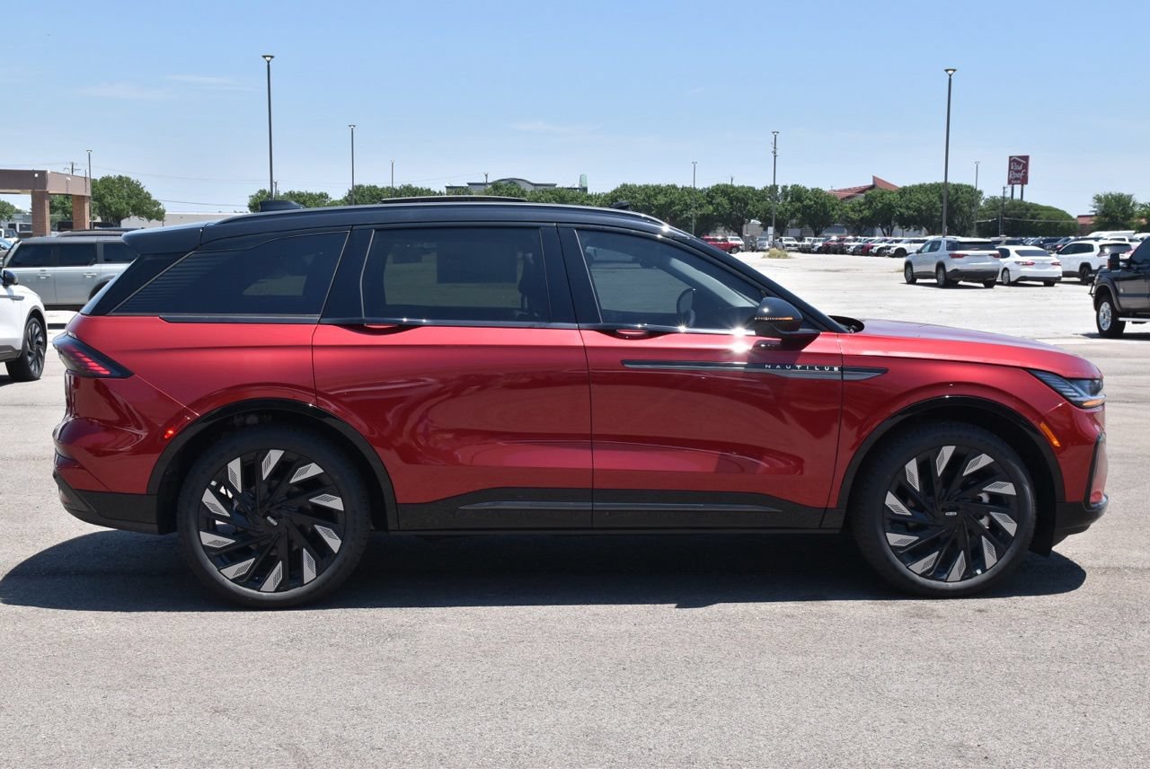 New 2026 Lincoln Nautilus Reserve w/ Jet Appearance Package AWD/4WD image 12