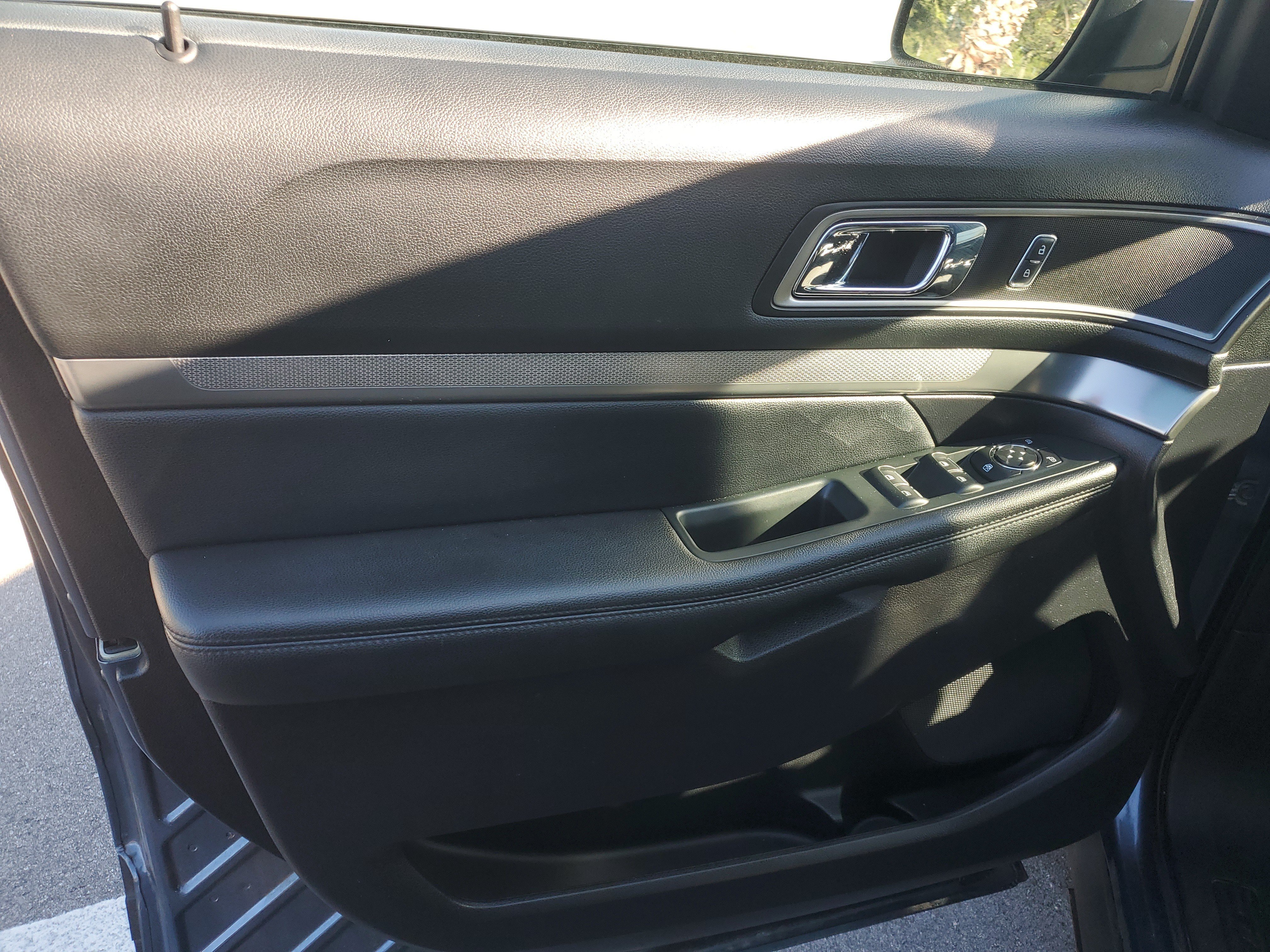Used 2019 Ford Explorer XLT FWD image 11