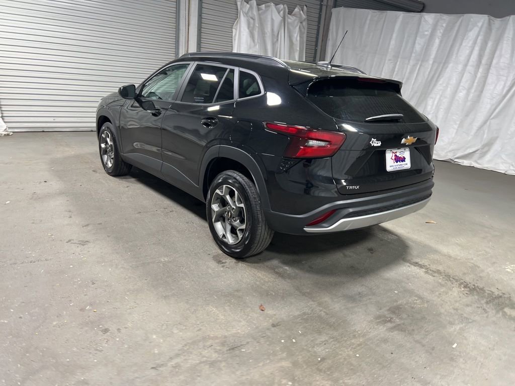 Used 2025 Chevrolet Trax LT image 6