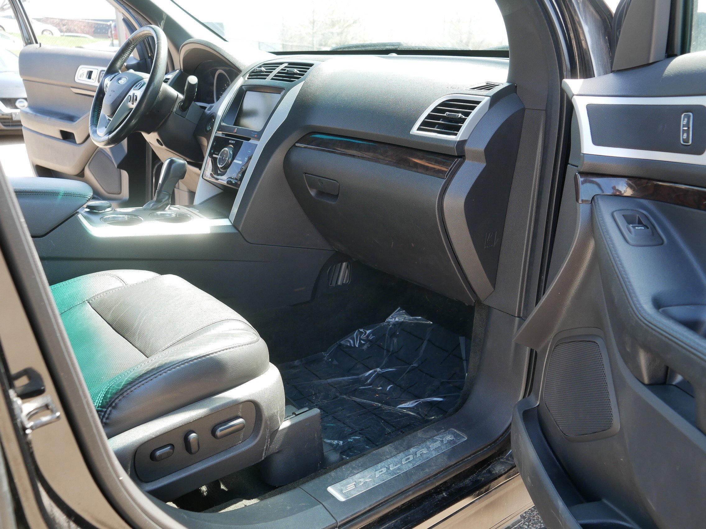 Used 2014 Ford Explorer Limited w/ Equipment Group 302A AWD/4WD image 20