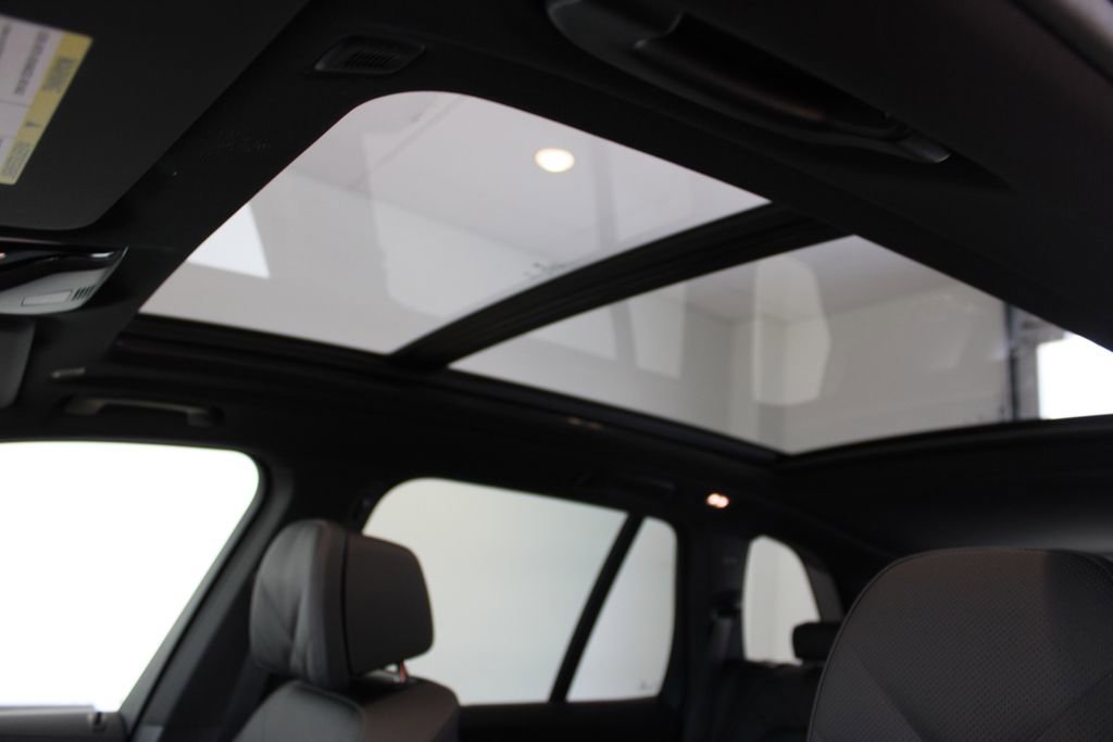 New 2026 BMW X5 M60i w/ Climate Comfort Package image 23