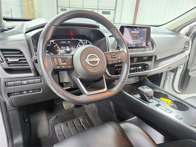 Used 2024 Nissan Rogue SV w/ SV Premium Package image 18