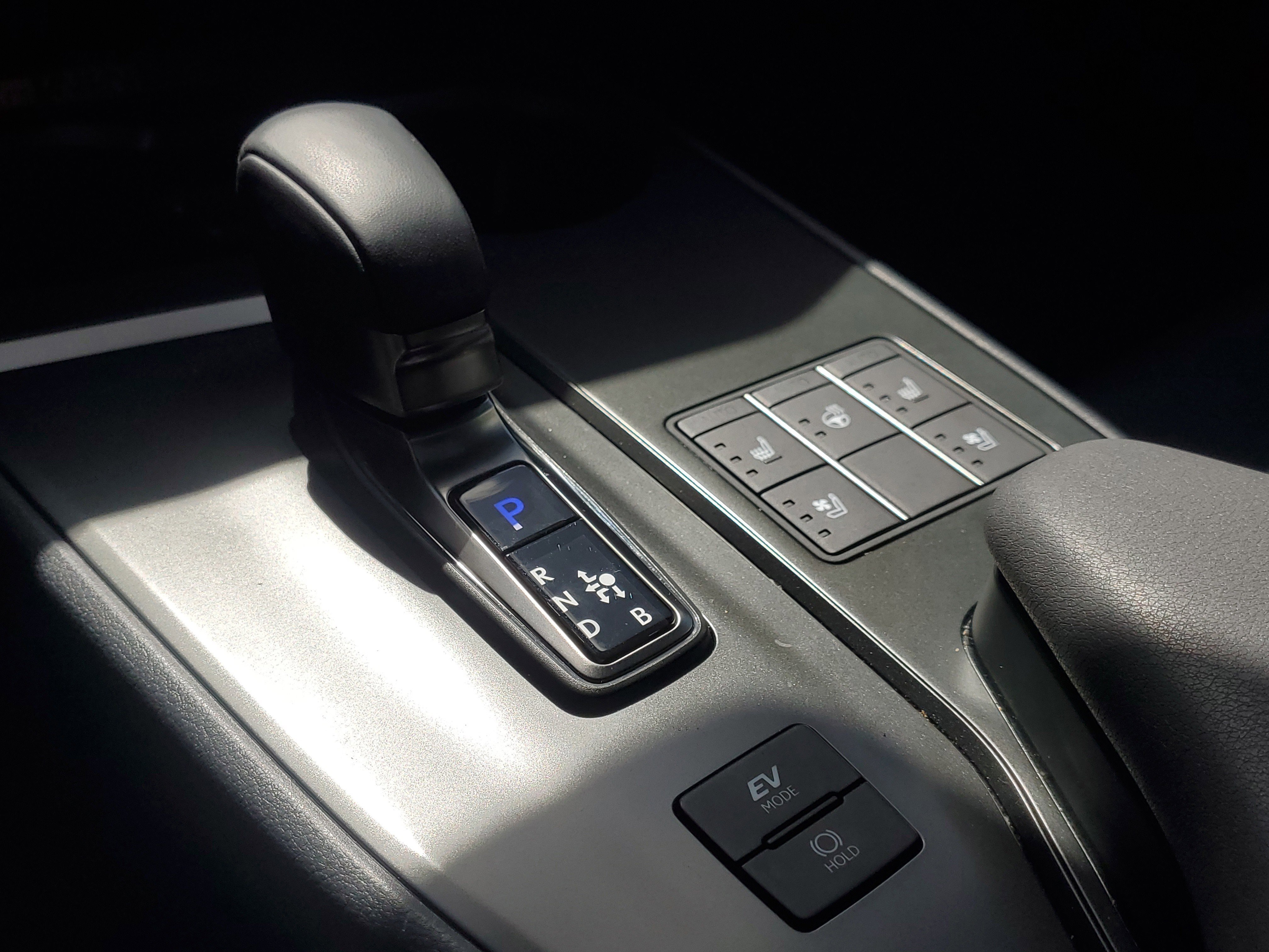 Used 2025 Lexus UX 300h FWD w/ Accessory Package (Z1) image 30