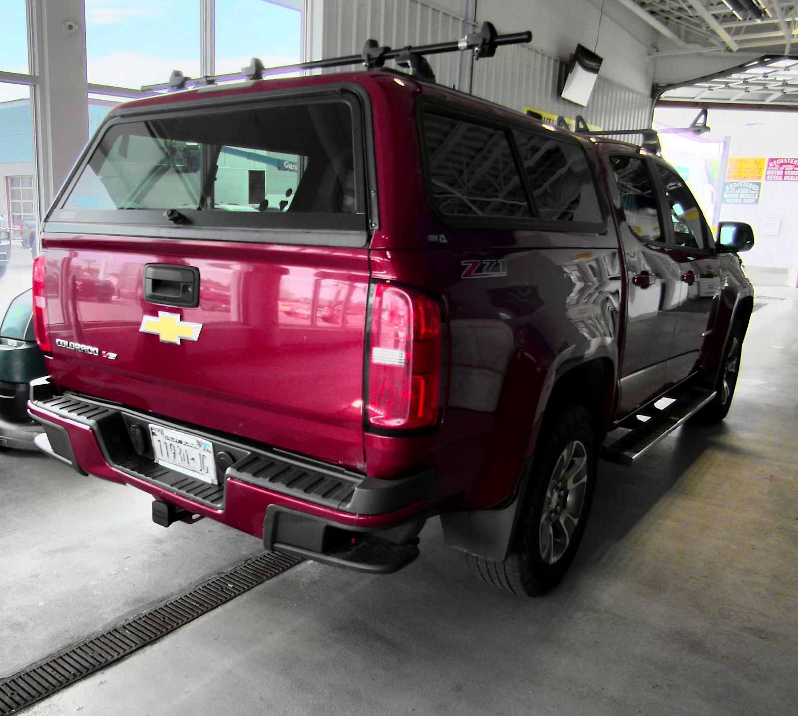 Used 2018 Chevrolet Colorado Z71 AWD/4WD image 3
