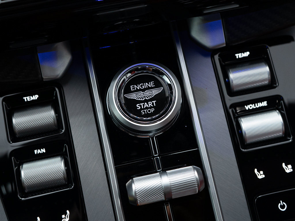 Used 2025 Aston Martin Vanquish RWD image 28