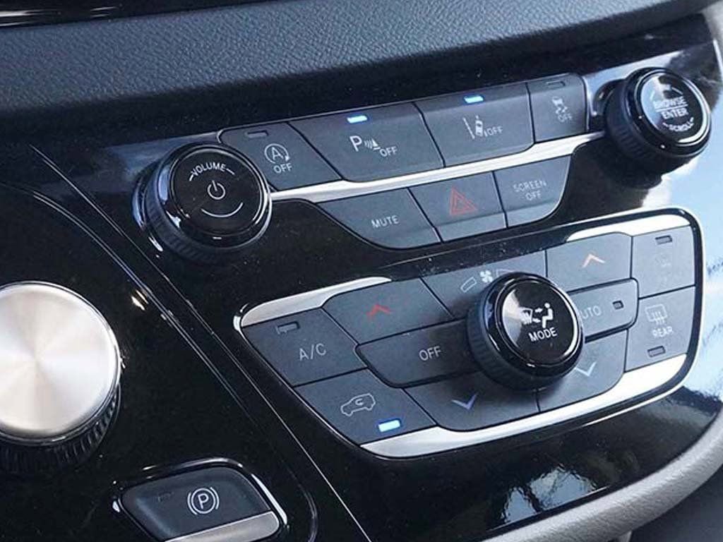 Used 2023 Chrysler Pacifica Touring-L image 44