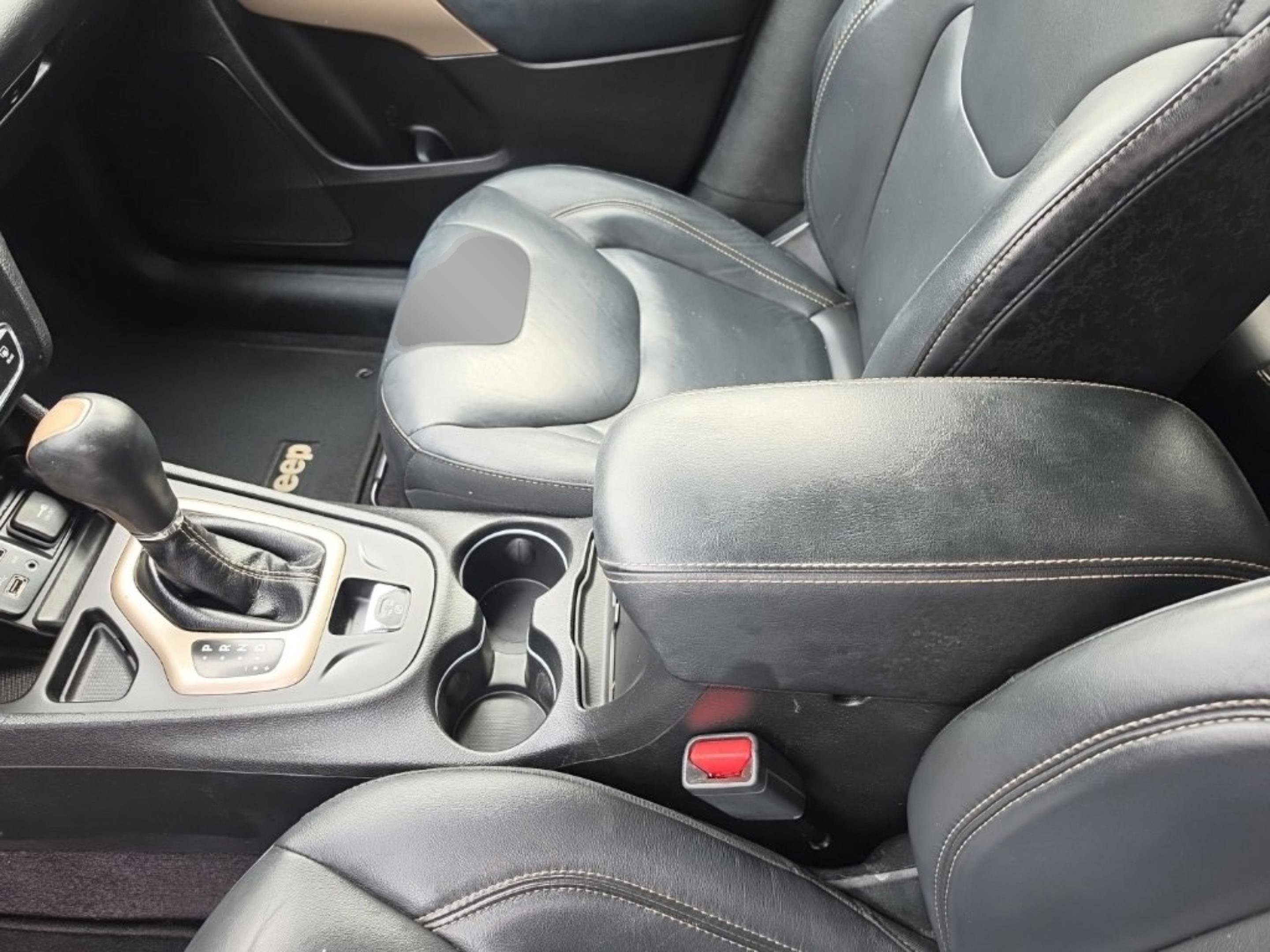 Used 2018 Jeep Cherokee Limited image 16