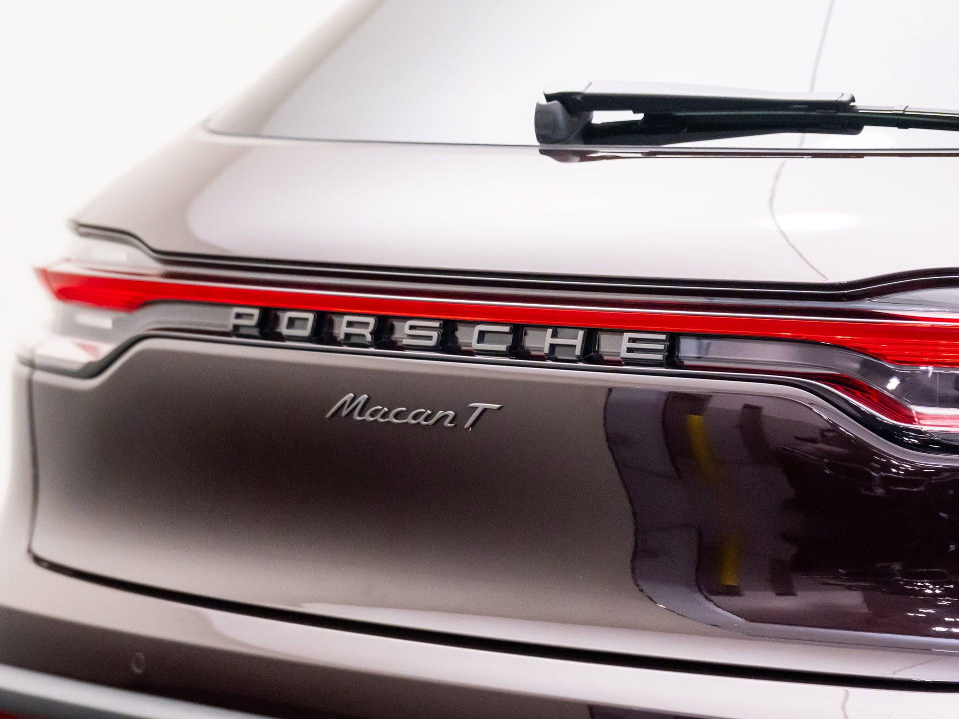 Certified 2024 Porsche Macan Turbo image 33