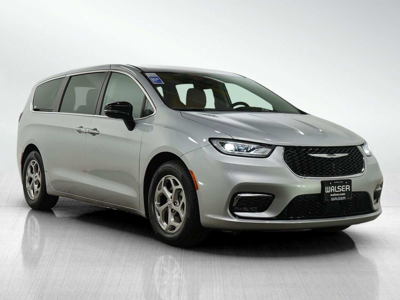 Used 2024 Chrysler Pacifica Limited image 8