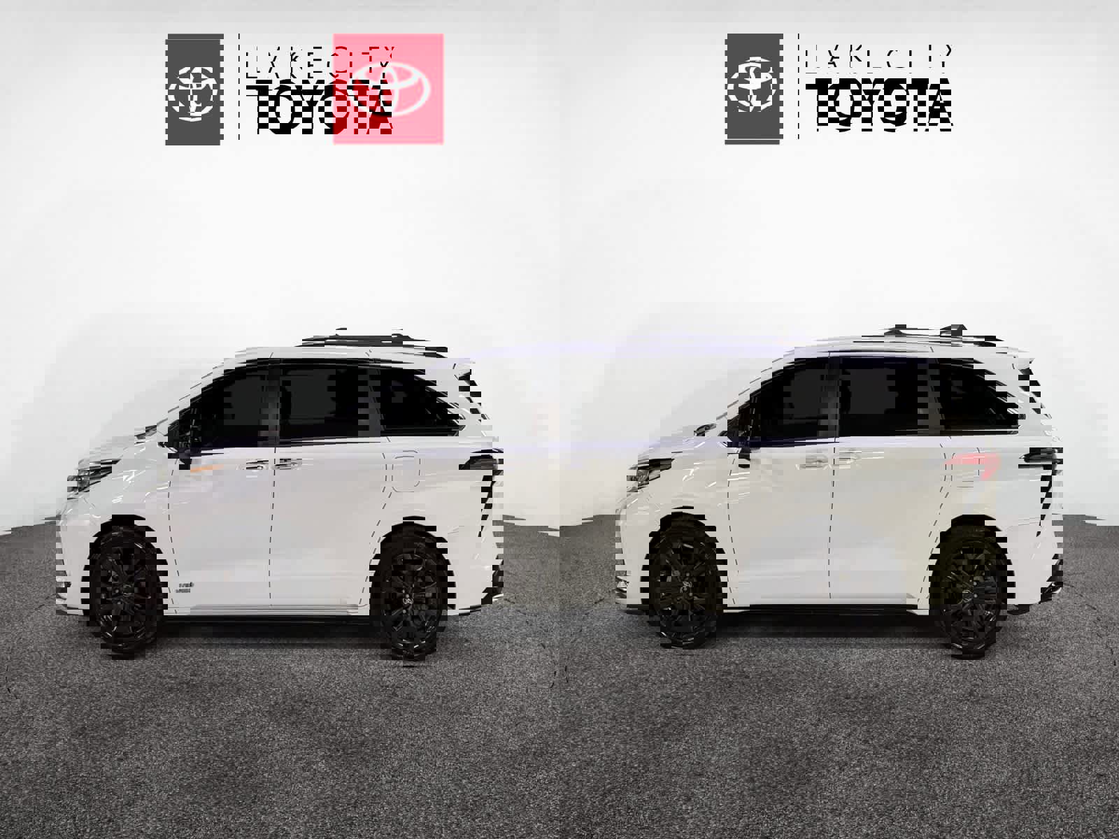 Used 2021 Toyota Sienna XSE w/ XSE Plus Package image 3