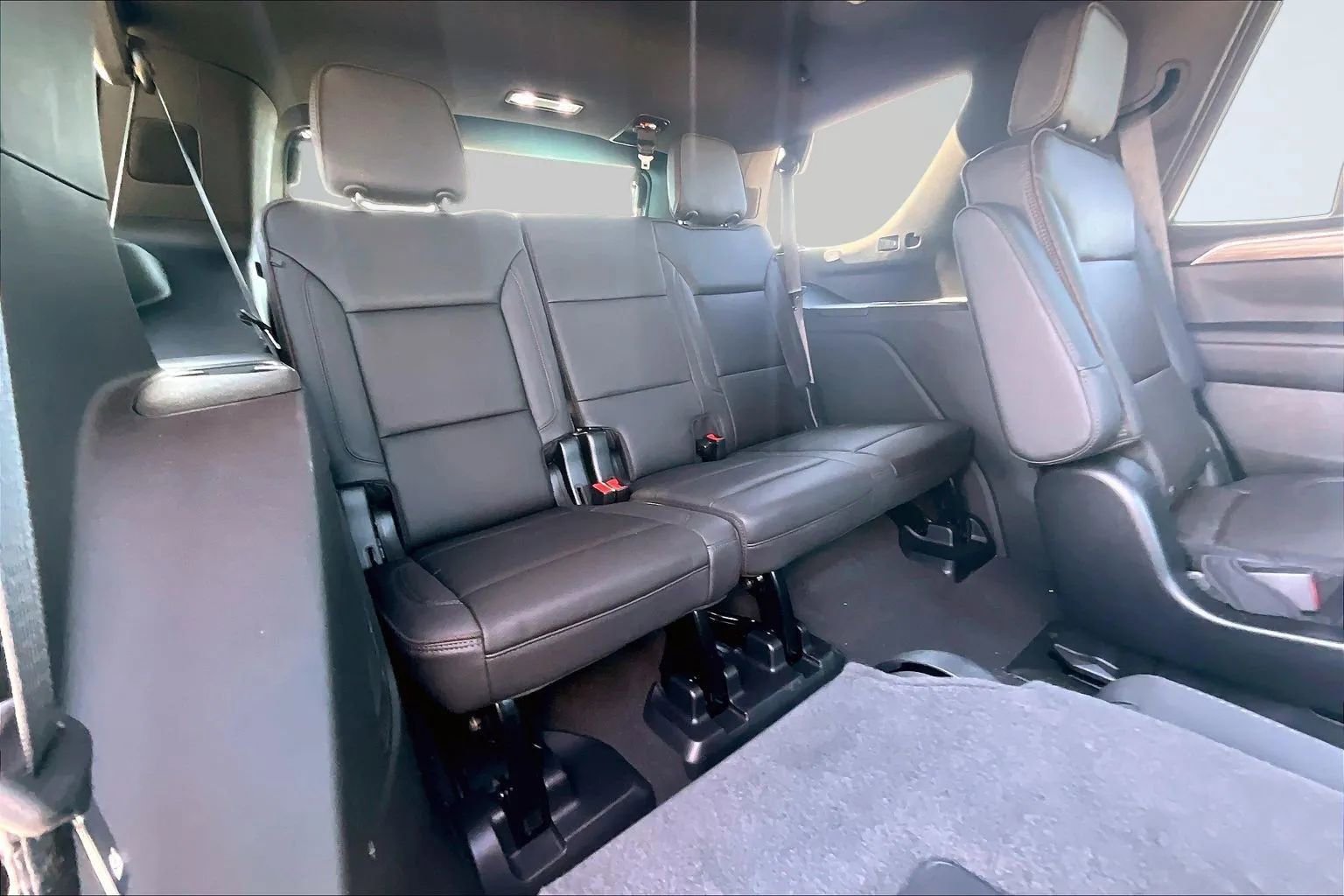 Used 2023 Chevrolet Tahoe High Country AWD/4WD image 28