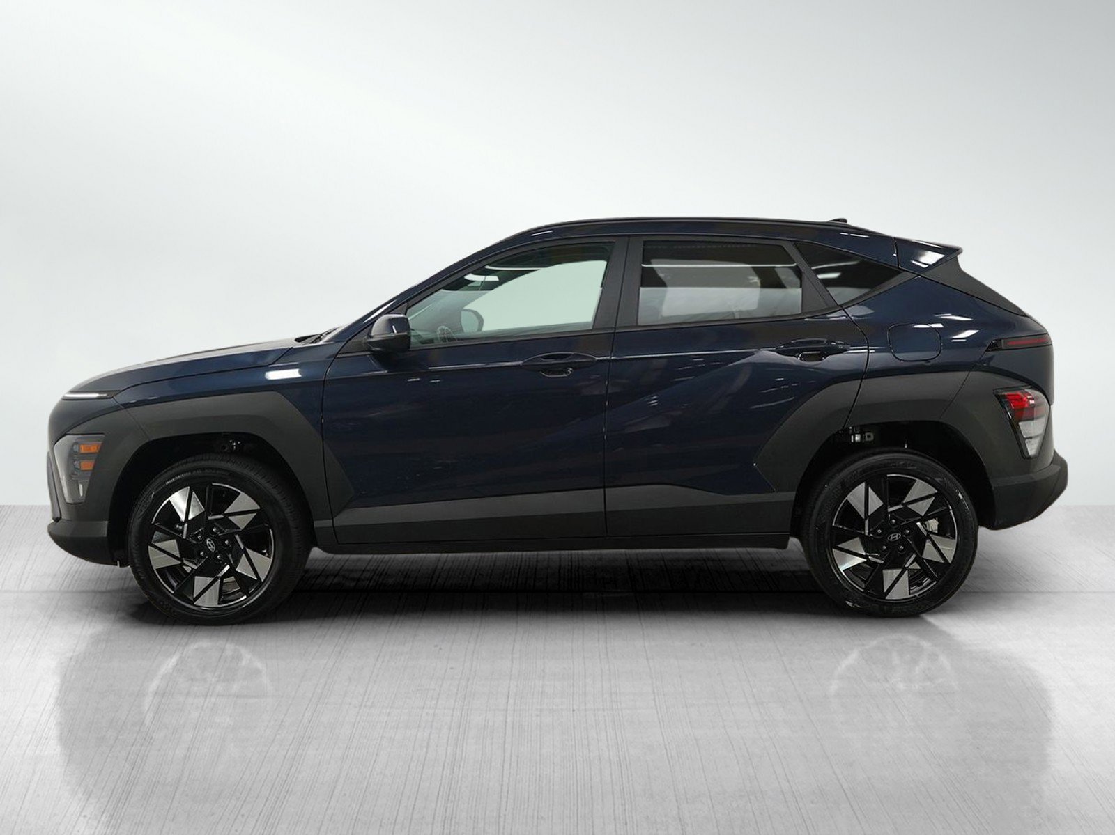 Used 2024 Hyundai Kona SEL image 2