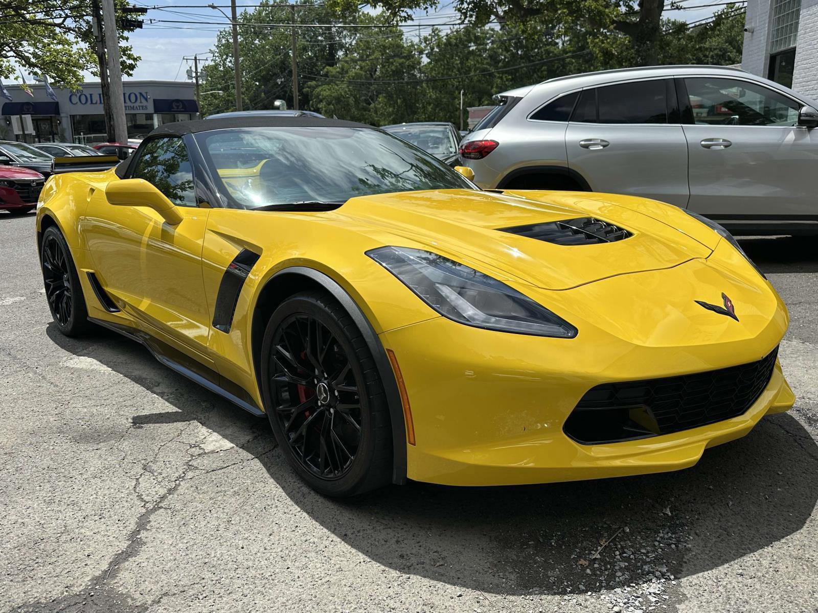 Used 2015 Chevrolet Corvette Z06 w/ 3LZ Preferred Equipment Group RWD image 1