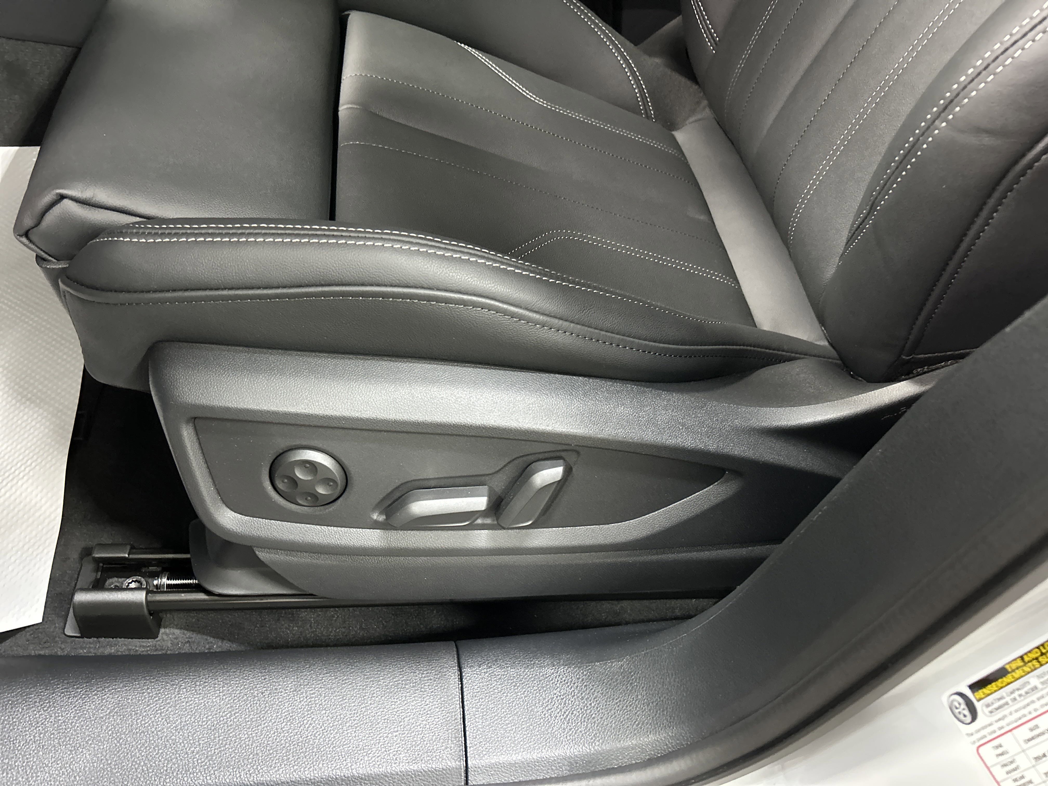 New 2025 Audi Q5 2.0T Premium image 13