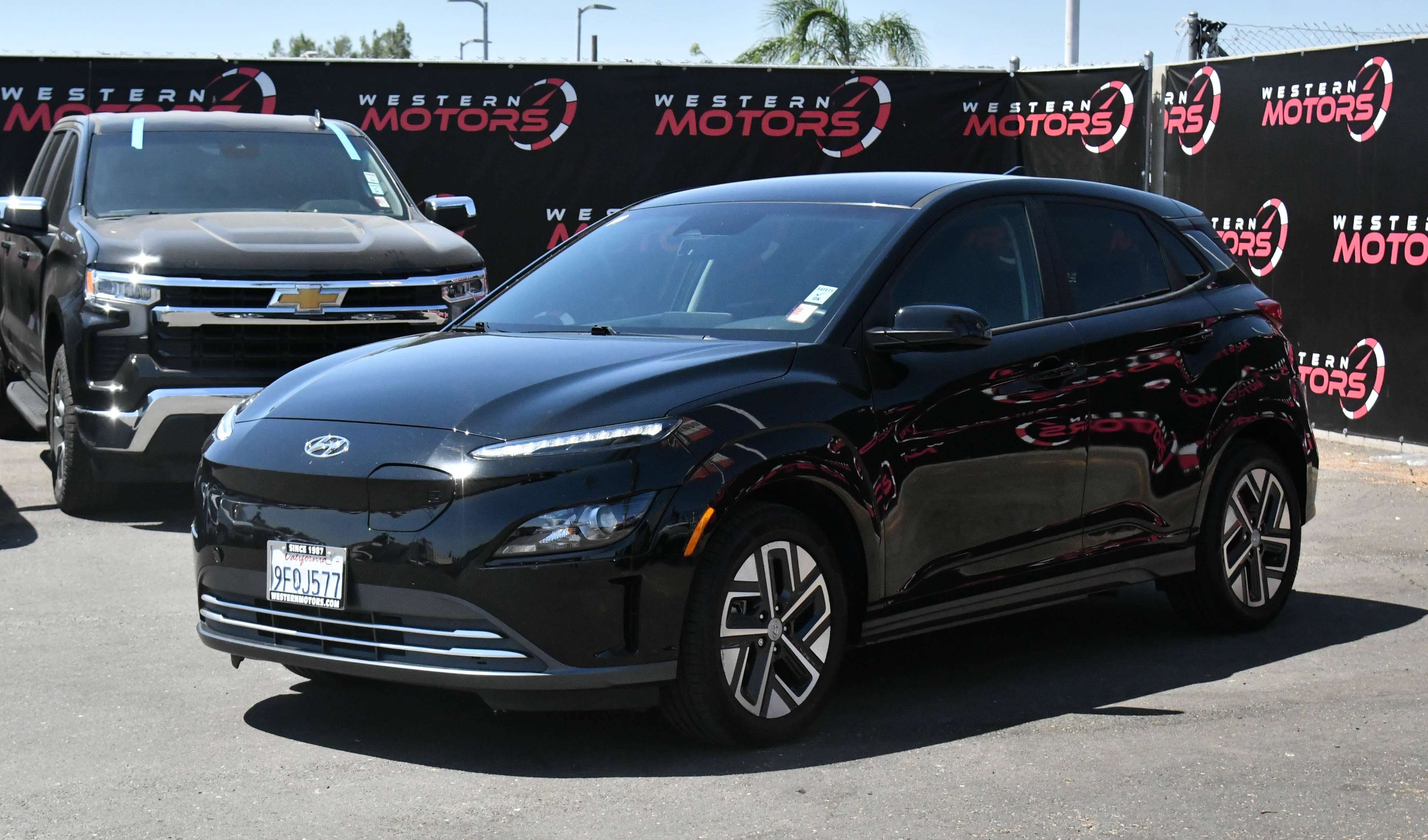 Used 2023 Hyundai Kona SE w/ Cargo Package FWD image 3