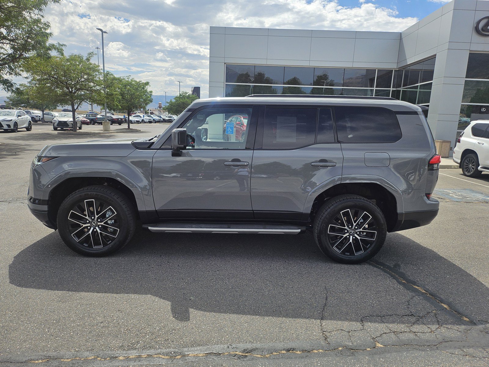Used 2026 Lexus GX 550 w/ Accessory Package (2T) AWD/4WD image 9
