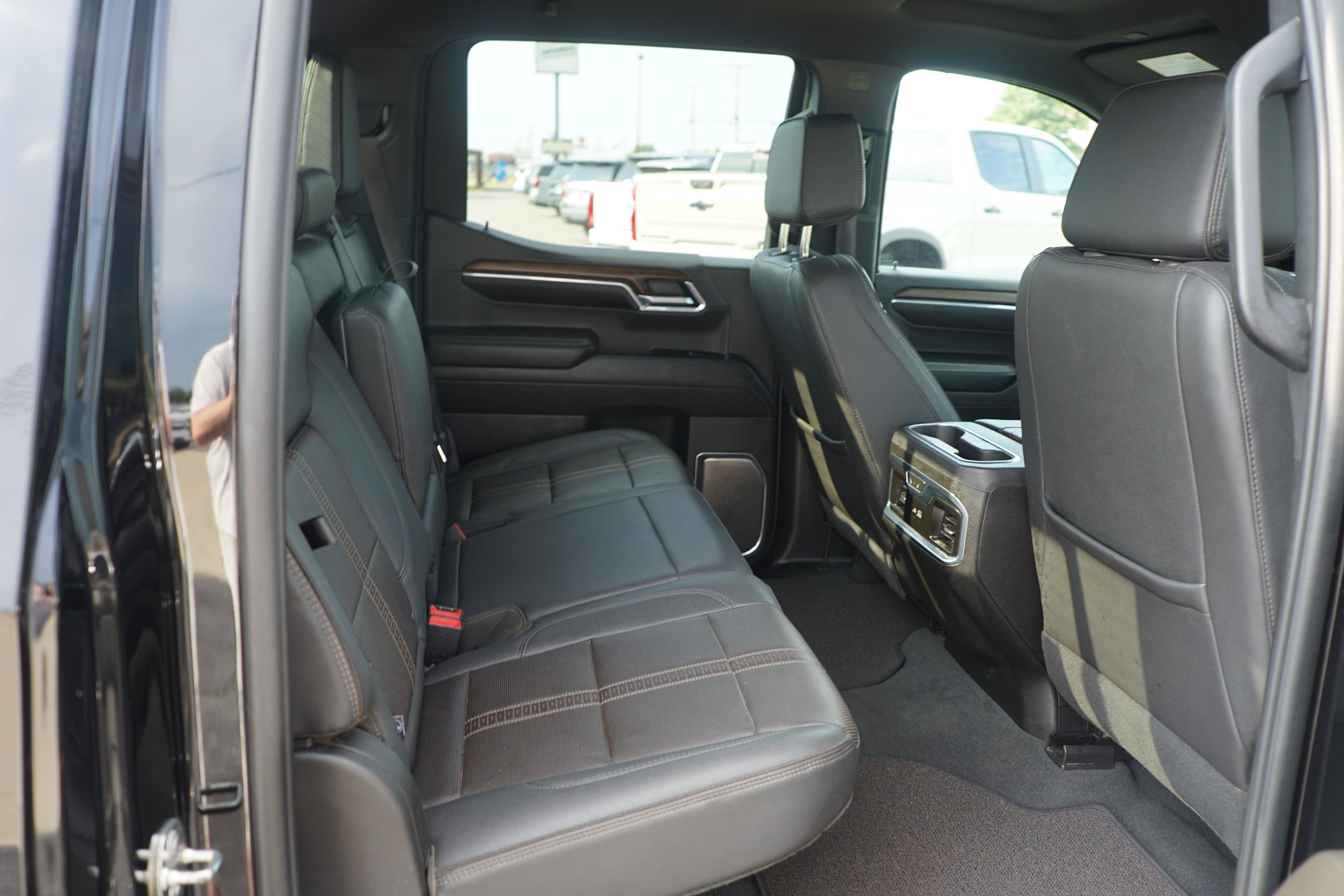 Used 2024 Chevrolet Silverado 1500 High Country w/ Technology Package AWD/4WD image 23