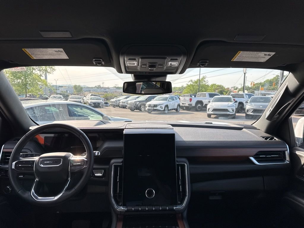Used 2025 GMC Yukon Denali RWD image 19