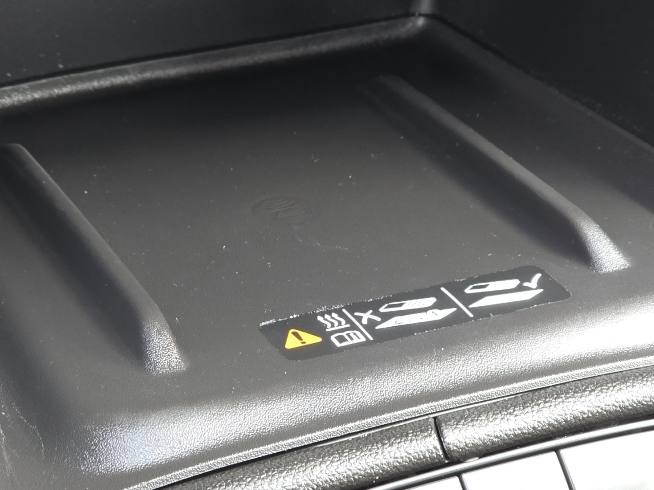 Used 2022 GMC Acadia Denali w/ Denali Technology Package image 7