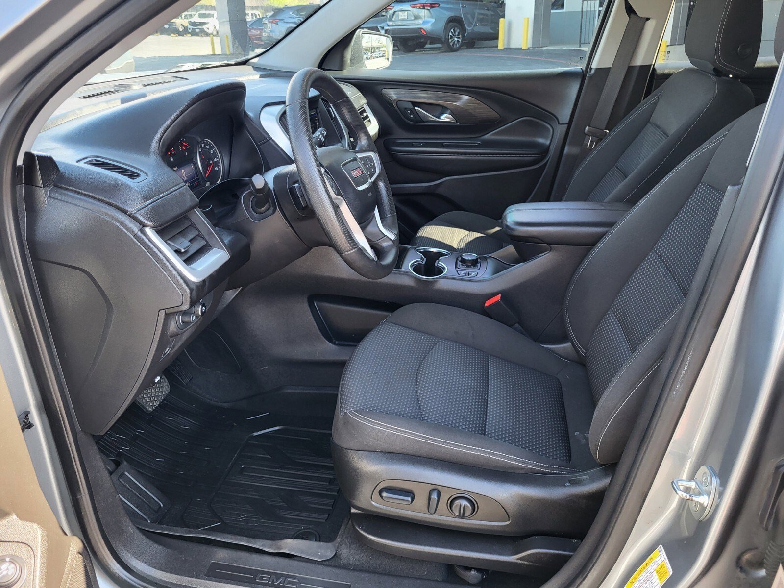 Used 2023 GMC Terrain SLE w/ Driver Convenience Package image 19