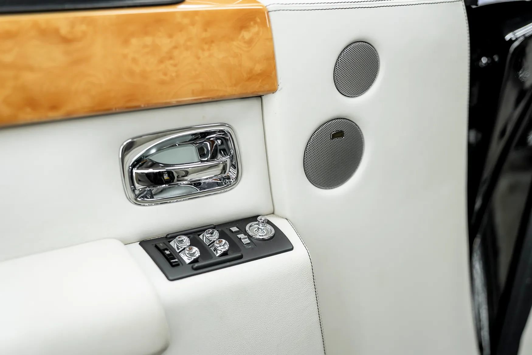 Used 2009 Rolls-Royce Phantom Sedan image 19