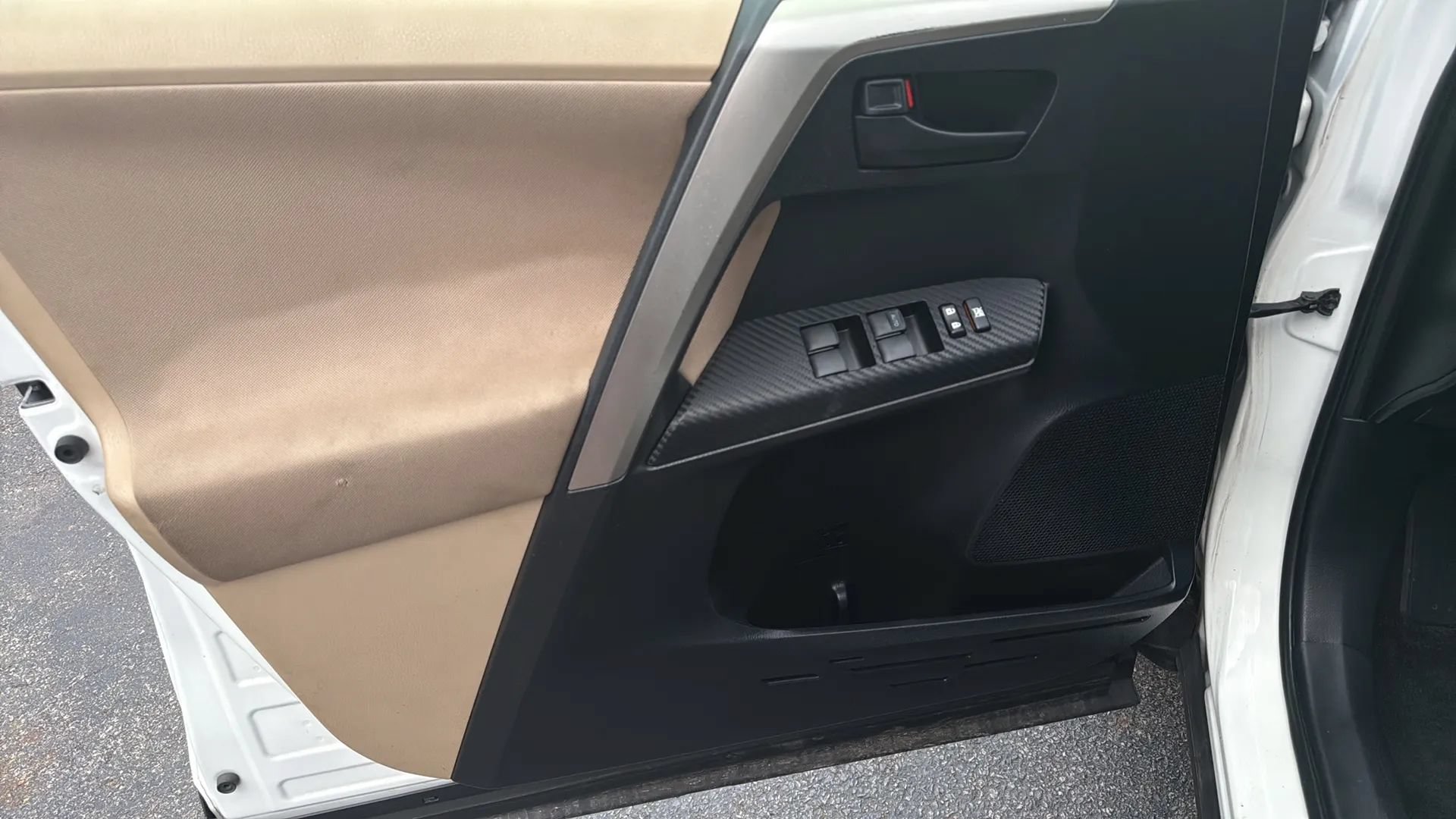 Used 2013 Toyota RAV4 XLE AWD/4WD image 9