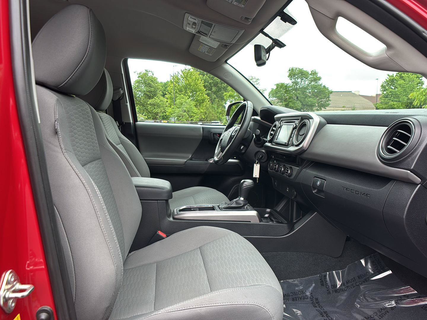Used 2016 Toyota Tacoma SR5 w/ SR5 Appearance Package (SN) AWD/4WD image 21