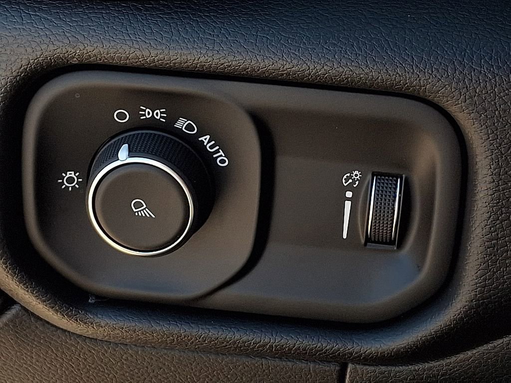 Used 2024 RAM 2500 Tradesman w/ Chrome Appearance Group image 25