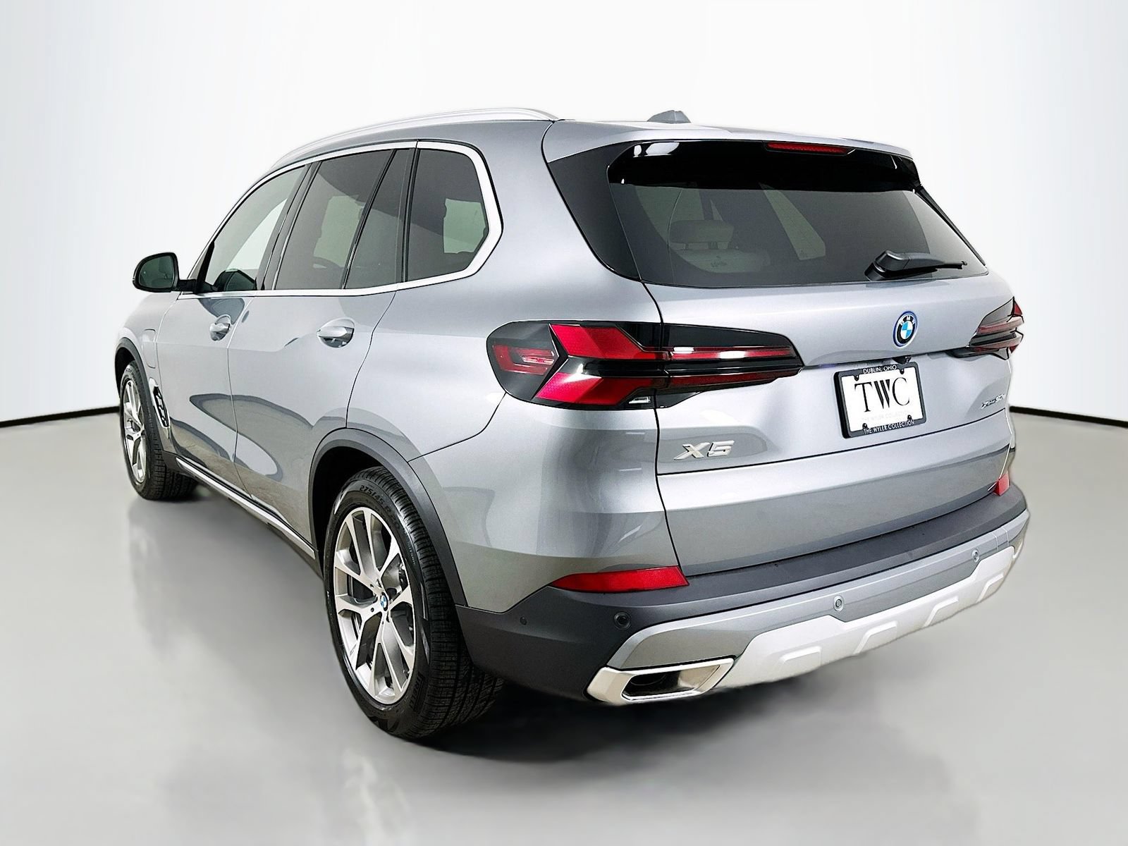 New 2026 BMW X5 xDrive50e w/ Executive Package AWD/4WD image 7