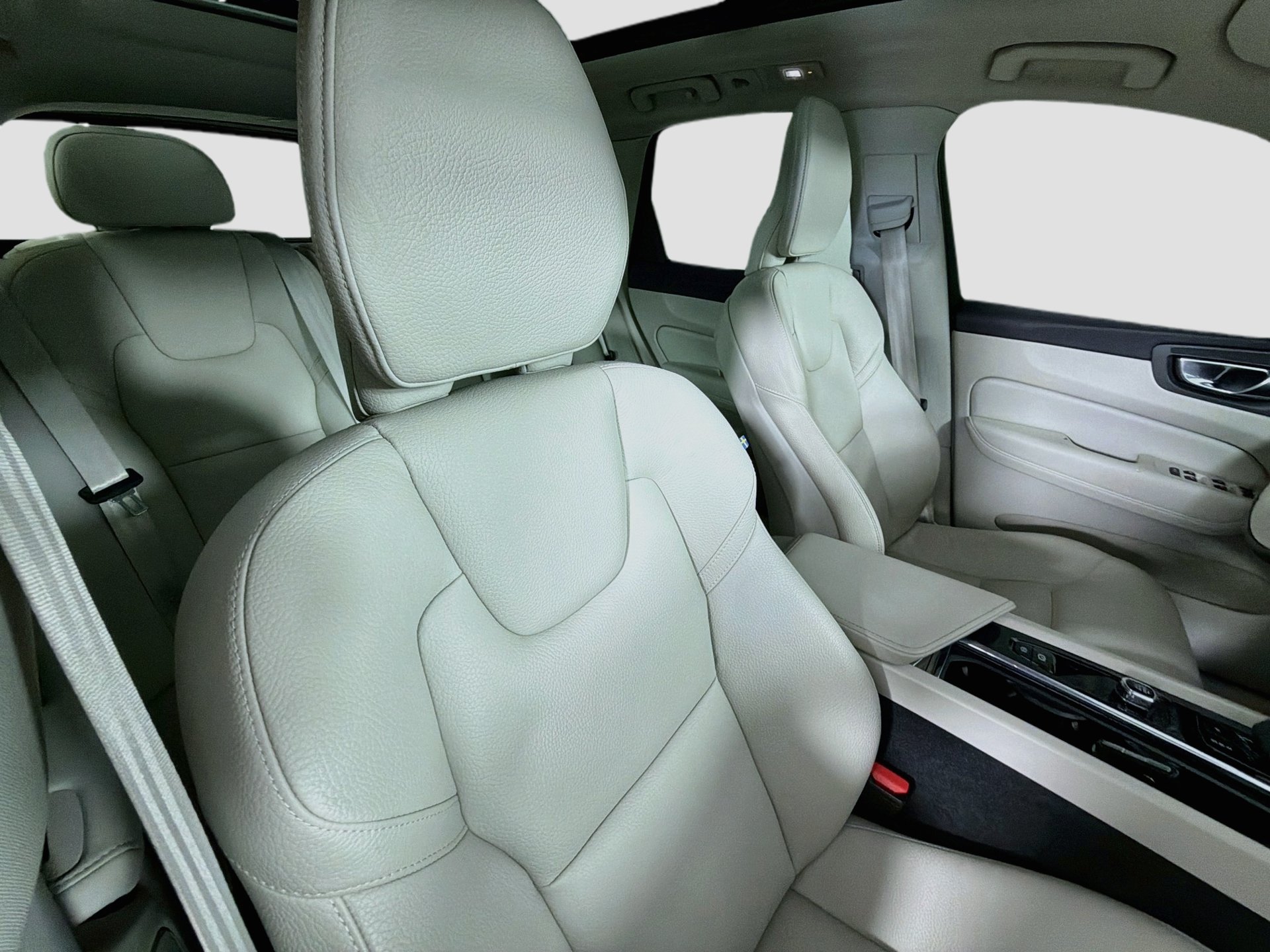 Certified 2023 Volvo XC60 B5 Plus w/ Protection Package Premier FWD image 27