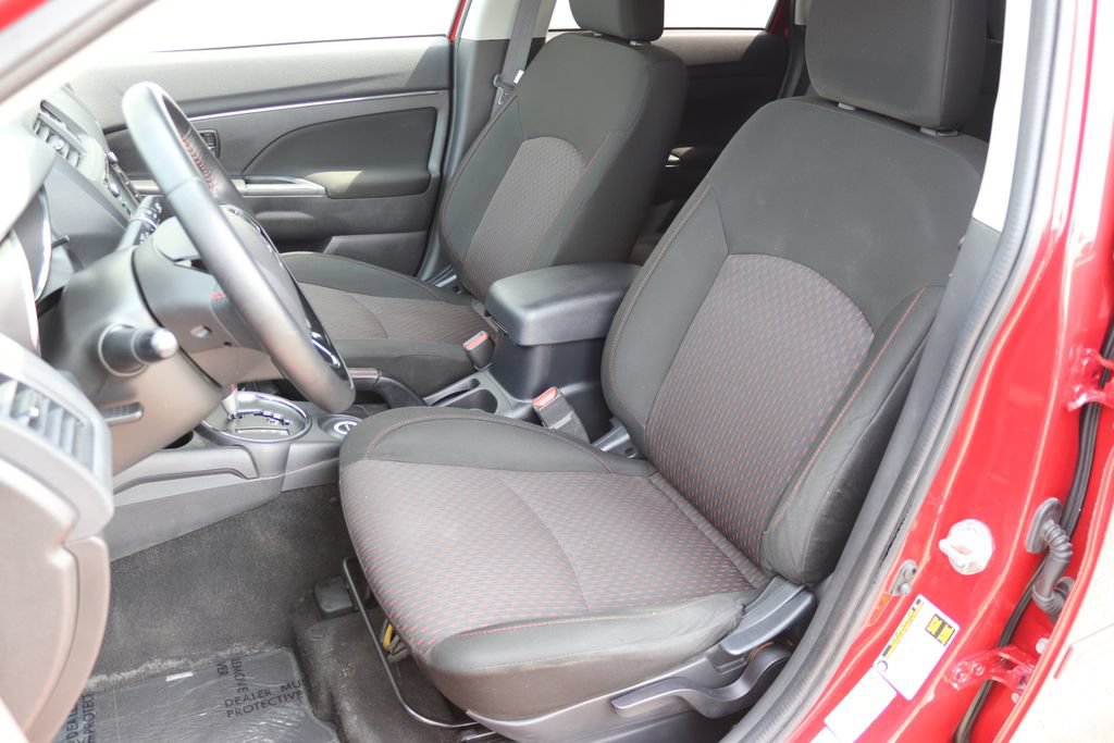 Used 2017 Mitsubishi Outlander Sport LE AWD/4WD image 4