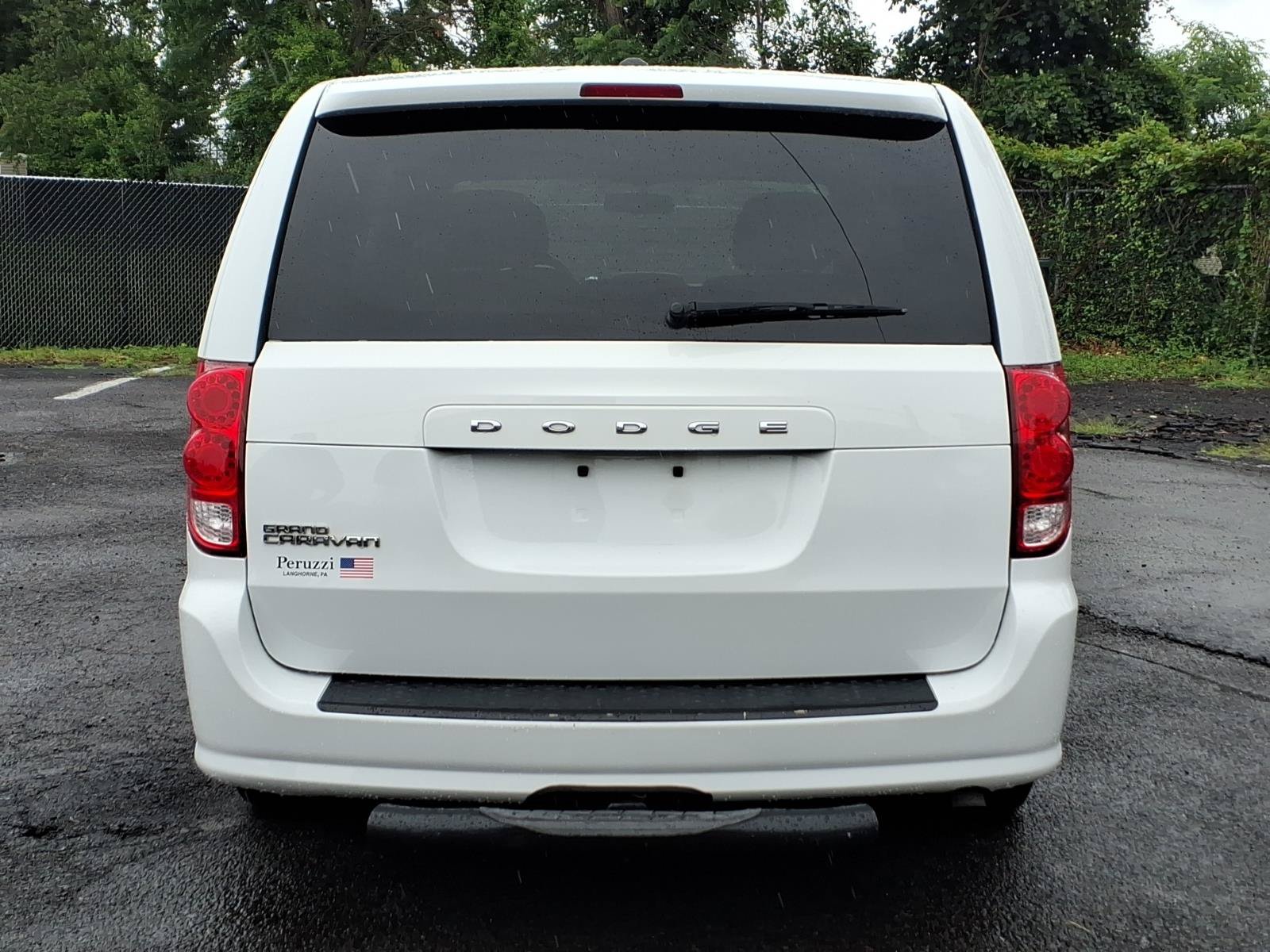 Used 2016 Dodge Grand Caravan SE FWD image 4