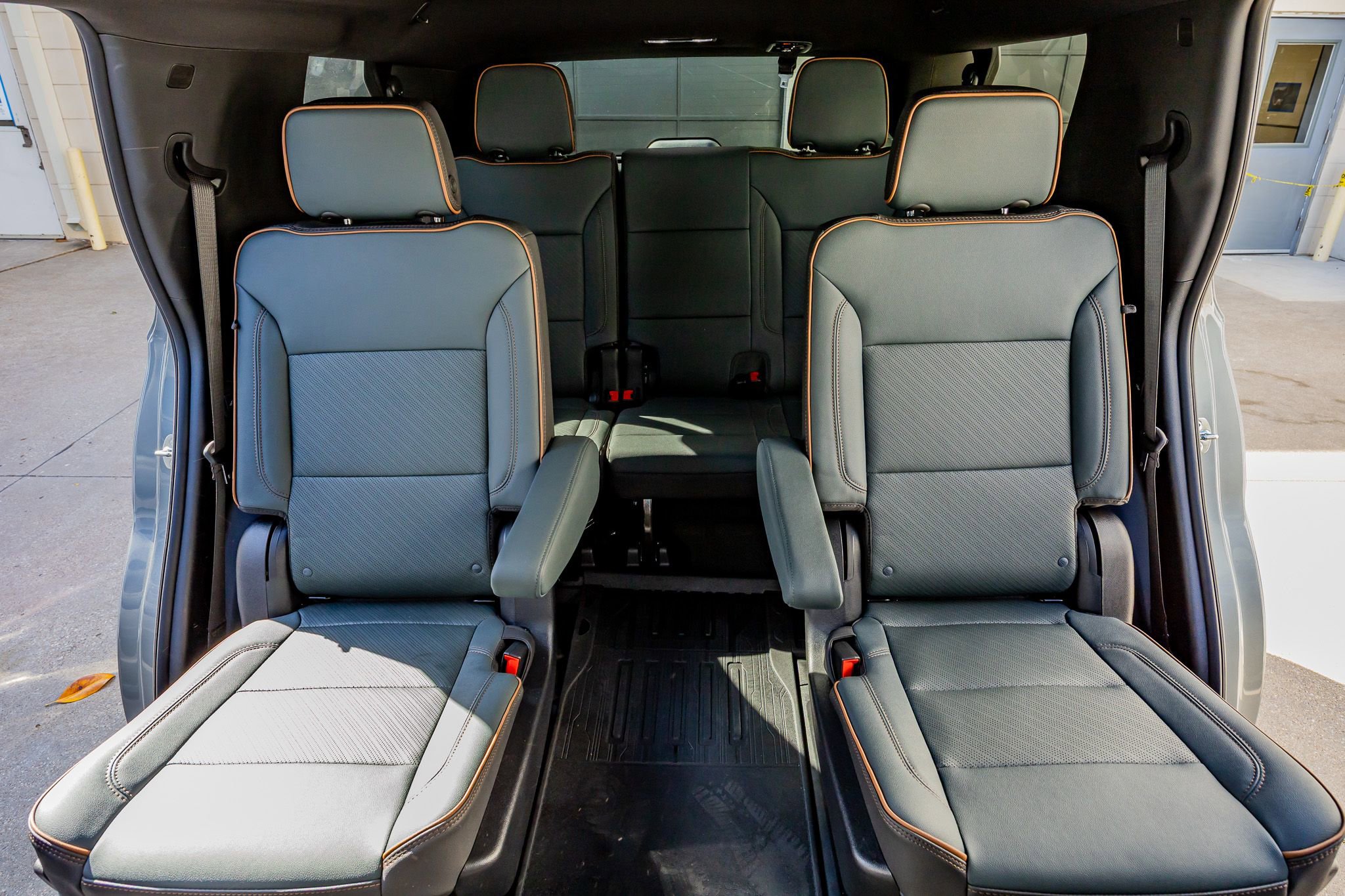 Used 2025 GMC Yukon AT4 w/ Premium Trailering Package image 33