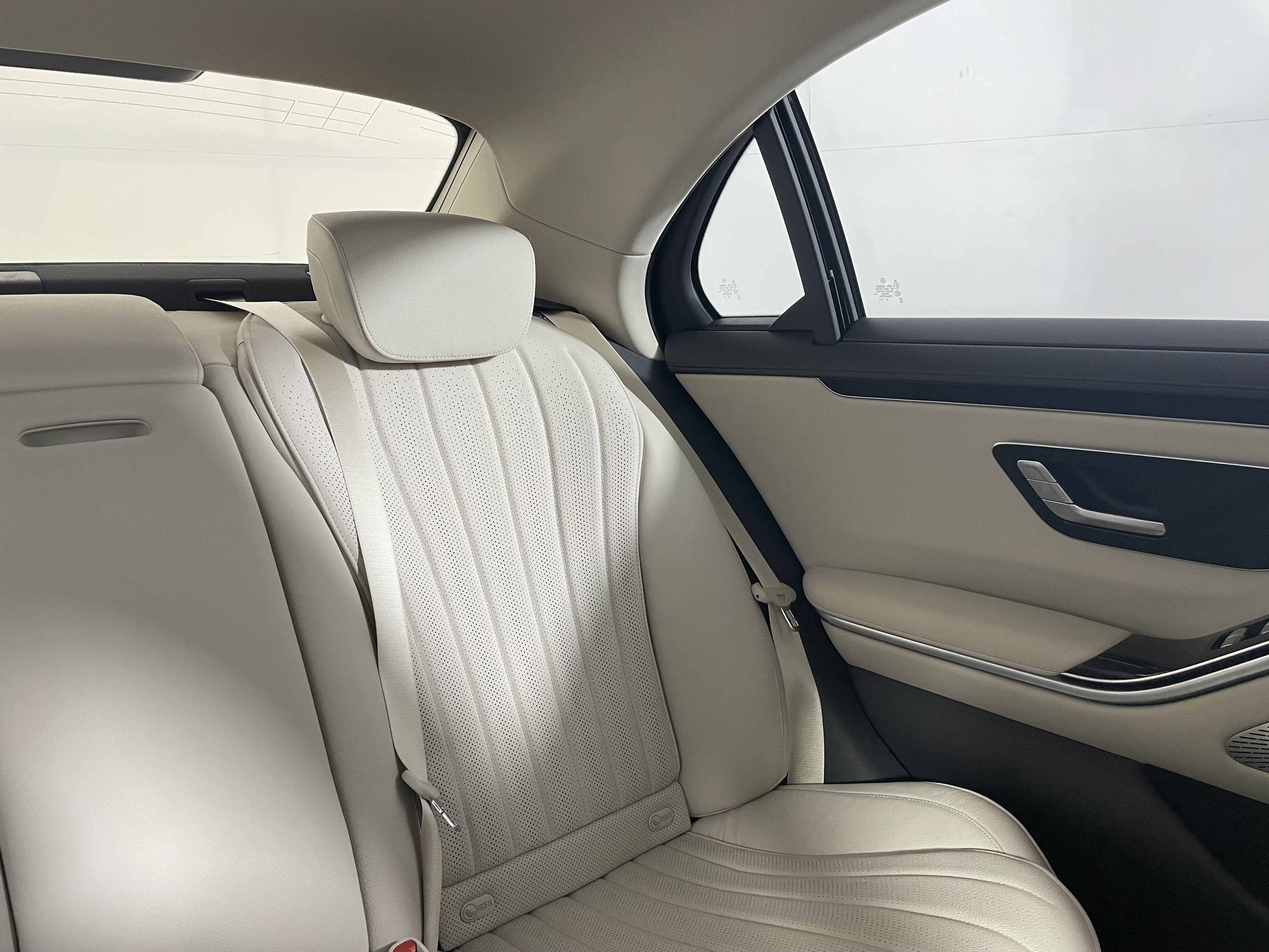 Certified 2023 Mercedes-Benz S 500 4MATIC image 15