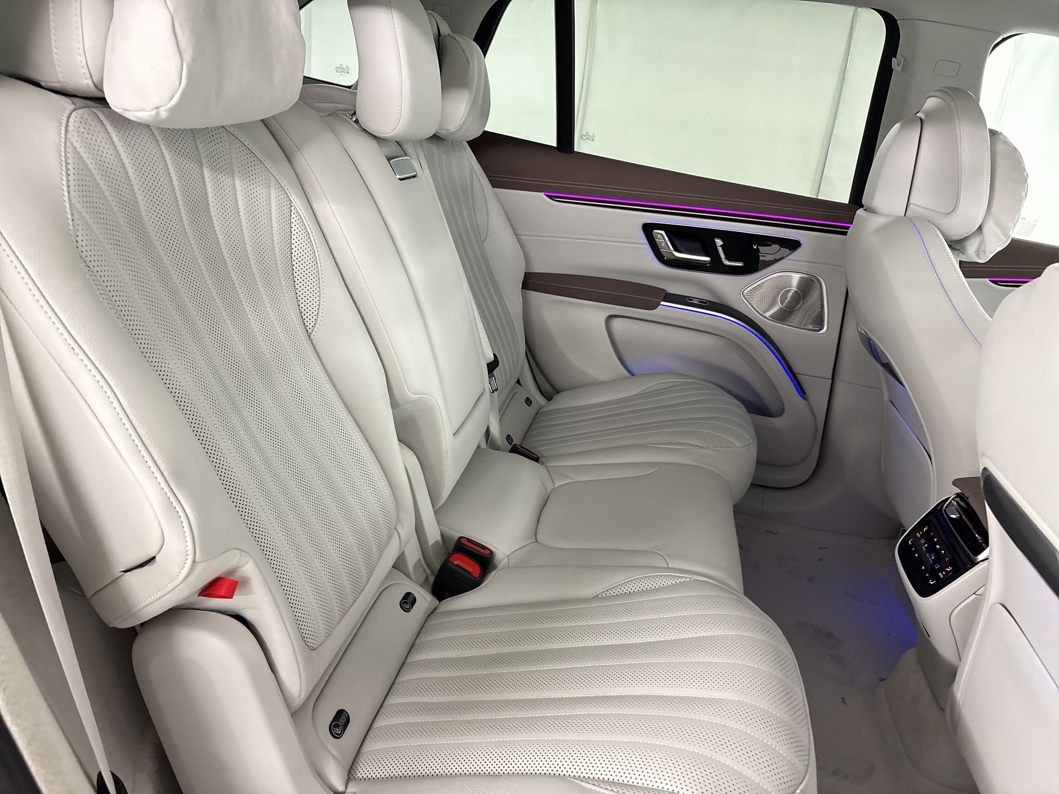 New 2026 Mercedes-Benz EQS 400 4MATIC SUV image 29