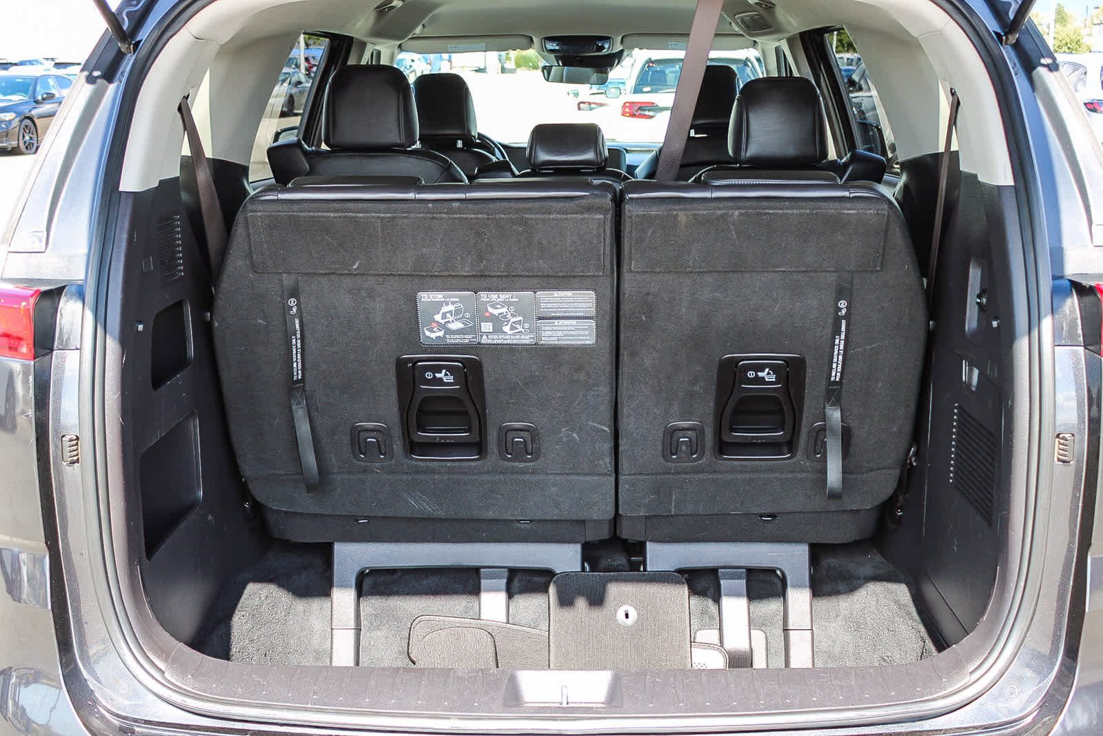 Used 2024 Kia Carnival LX image 26