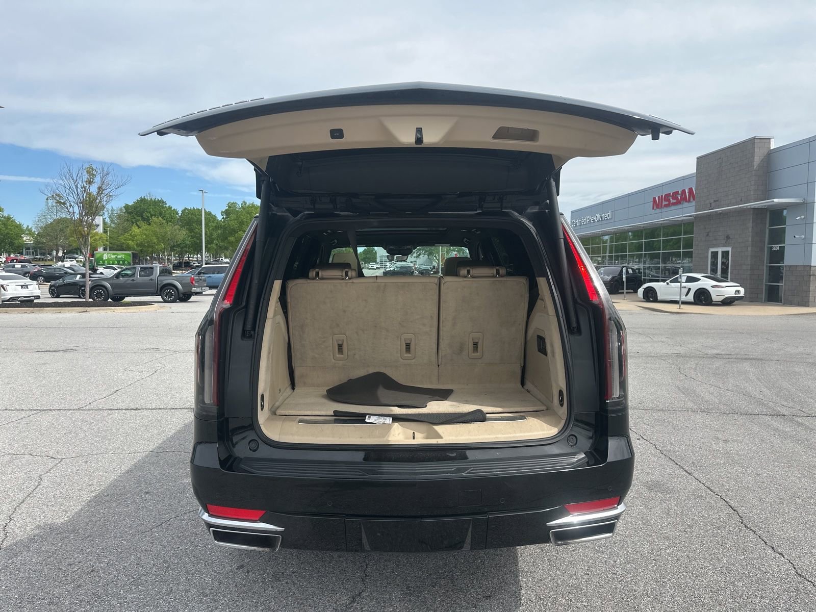 Used 2023 Cadillac Escalade Premium Luxury w/ Performance Package image 11