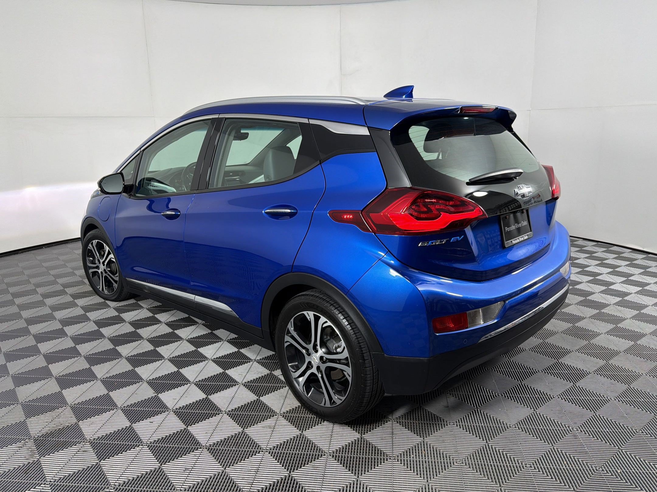 Used 2020 Chevrolet Bolt Premier w/ Infotainment Package FWD image 3
