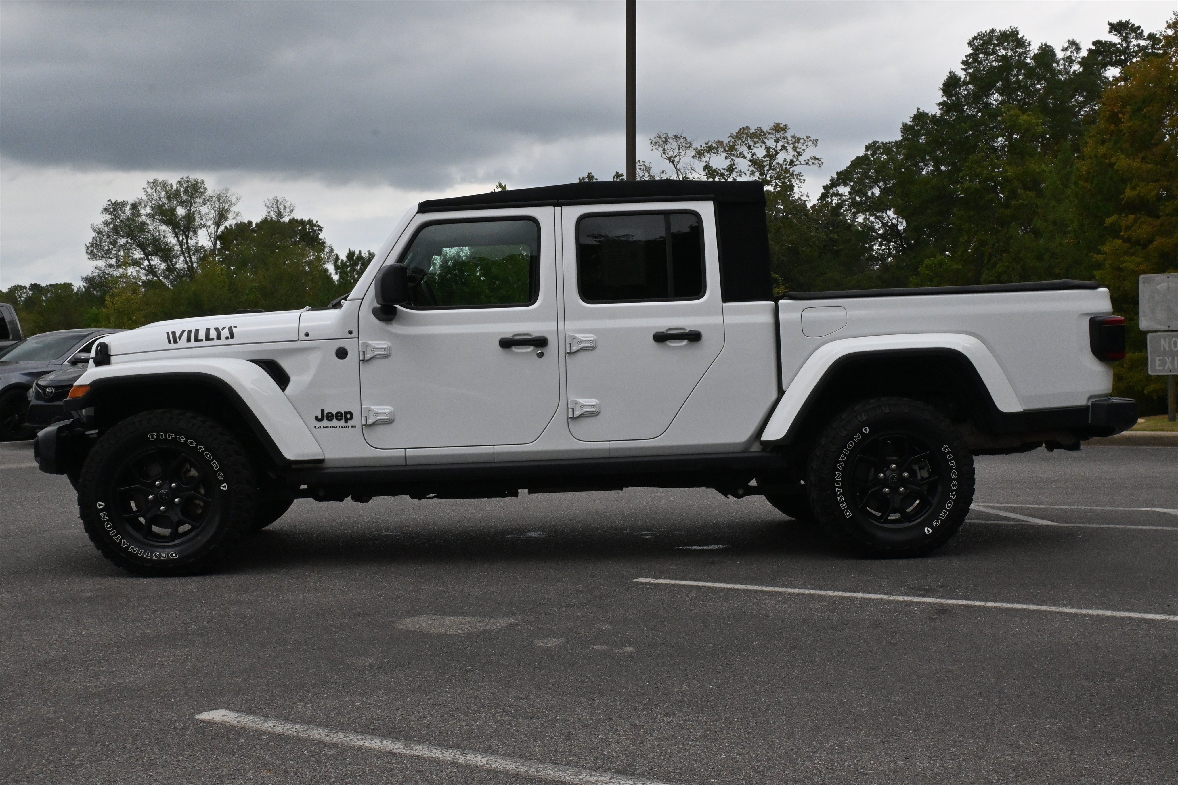 Used 2024 Jeep Gladiator Sport AWD/4WD image 6