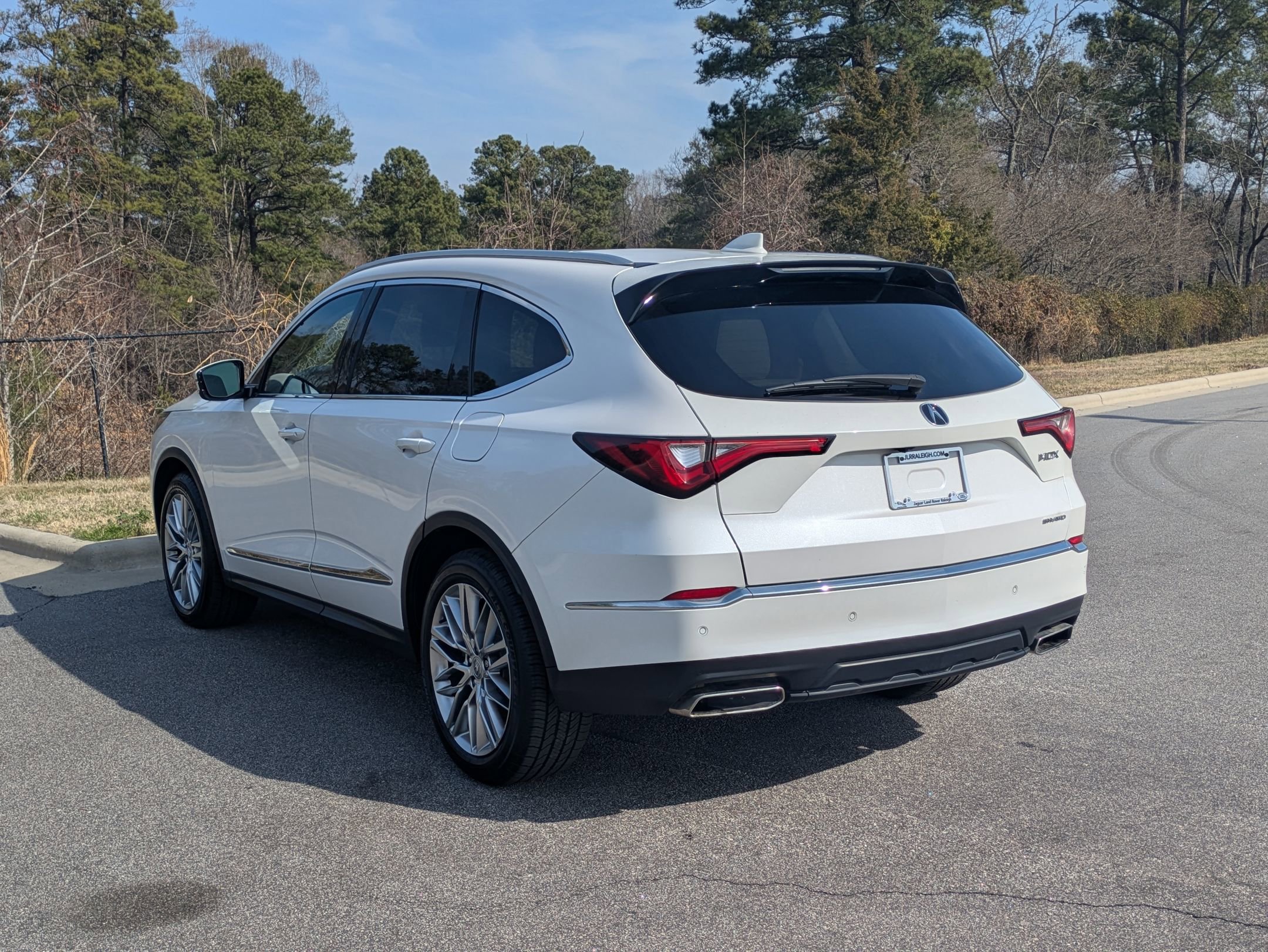 Used 2023 Acura MDX SH-AWD w/ Advance Package image 3
