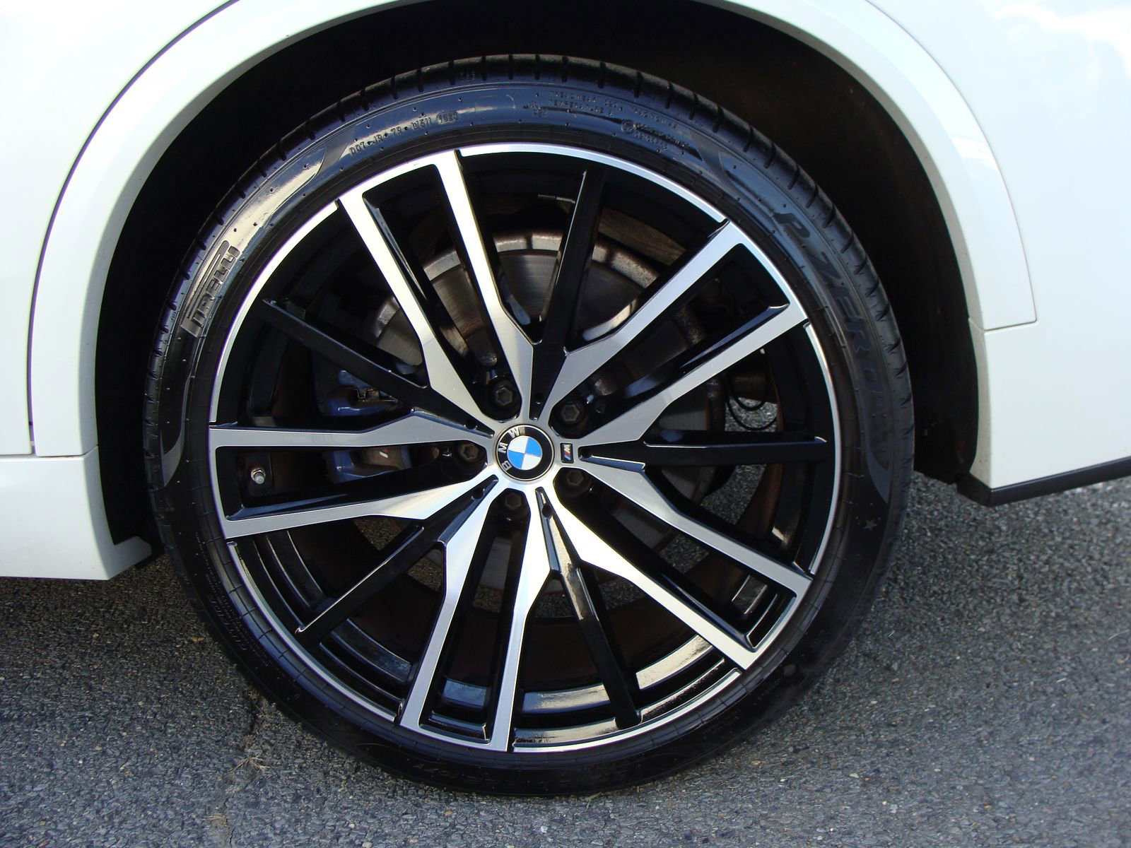 Used 2021 BMW X5 M50i w/ Executive Package image 38