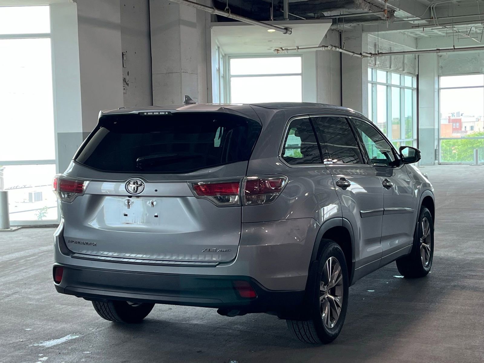 Used 2015 Toyota Highlander XLE AWD/4WD image 12