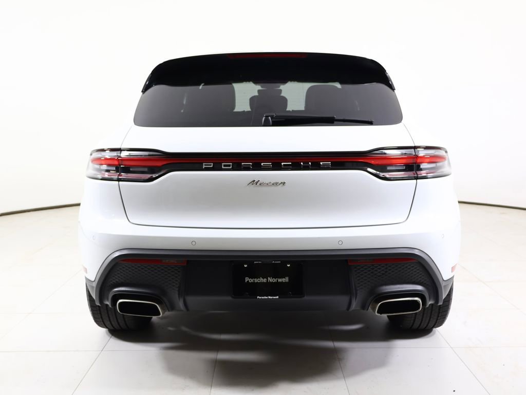 Certified 2025 Porsche Macan AWD/4WD image 32