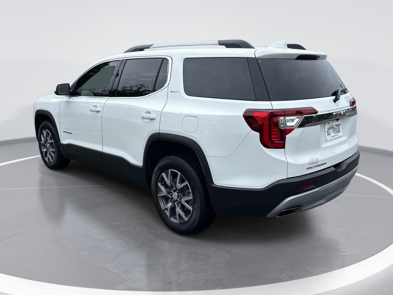 Used 2023 GMC Acadia SLT w/ Technology Package FWD image 6