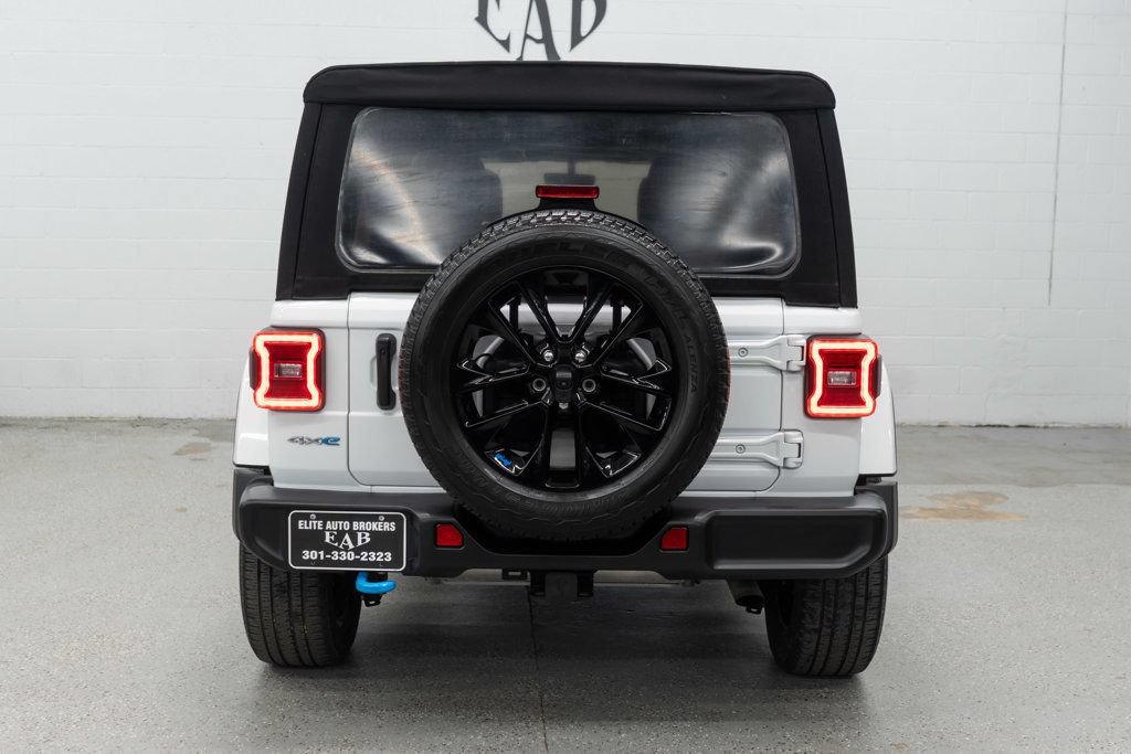 Used 2023 Jeep Wrangler Unlimited Sahara w/ Cold Weather Group AWD/4WD image 3