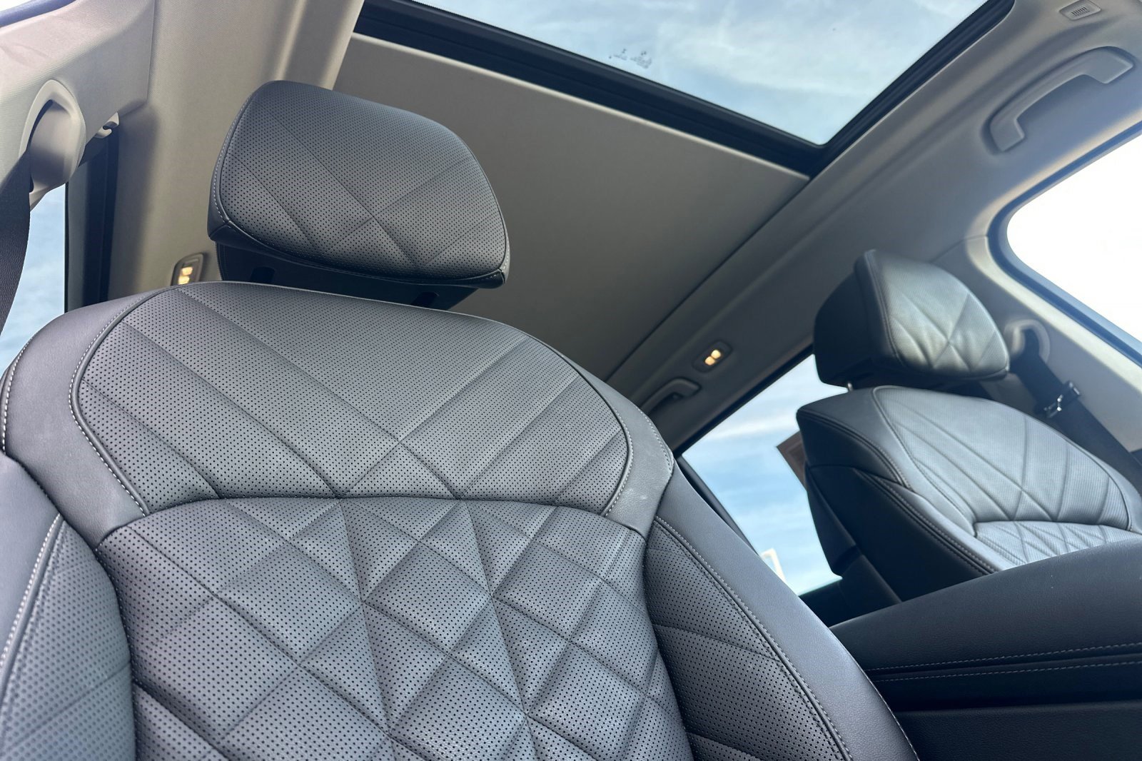 Certified 2024 BMW X7 xDrive40i w/ Premium Package image 22