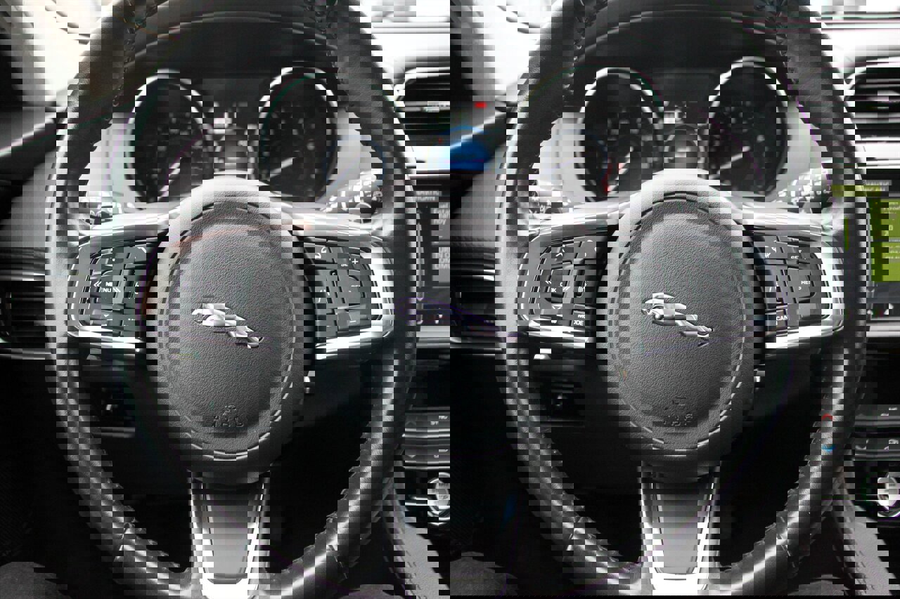 Used 2020 Jaguar F-PACE Prestige image 26